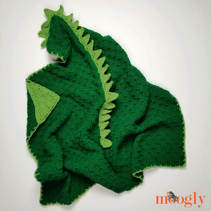 20 Free Crochet Dinosaur Patterns 26 Cuddle Up Hooded Dinosaur Blanket Pattern