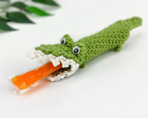 Crocodile Freeze Pop Holder Crochet Pattern